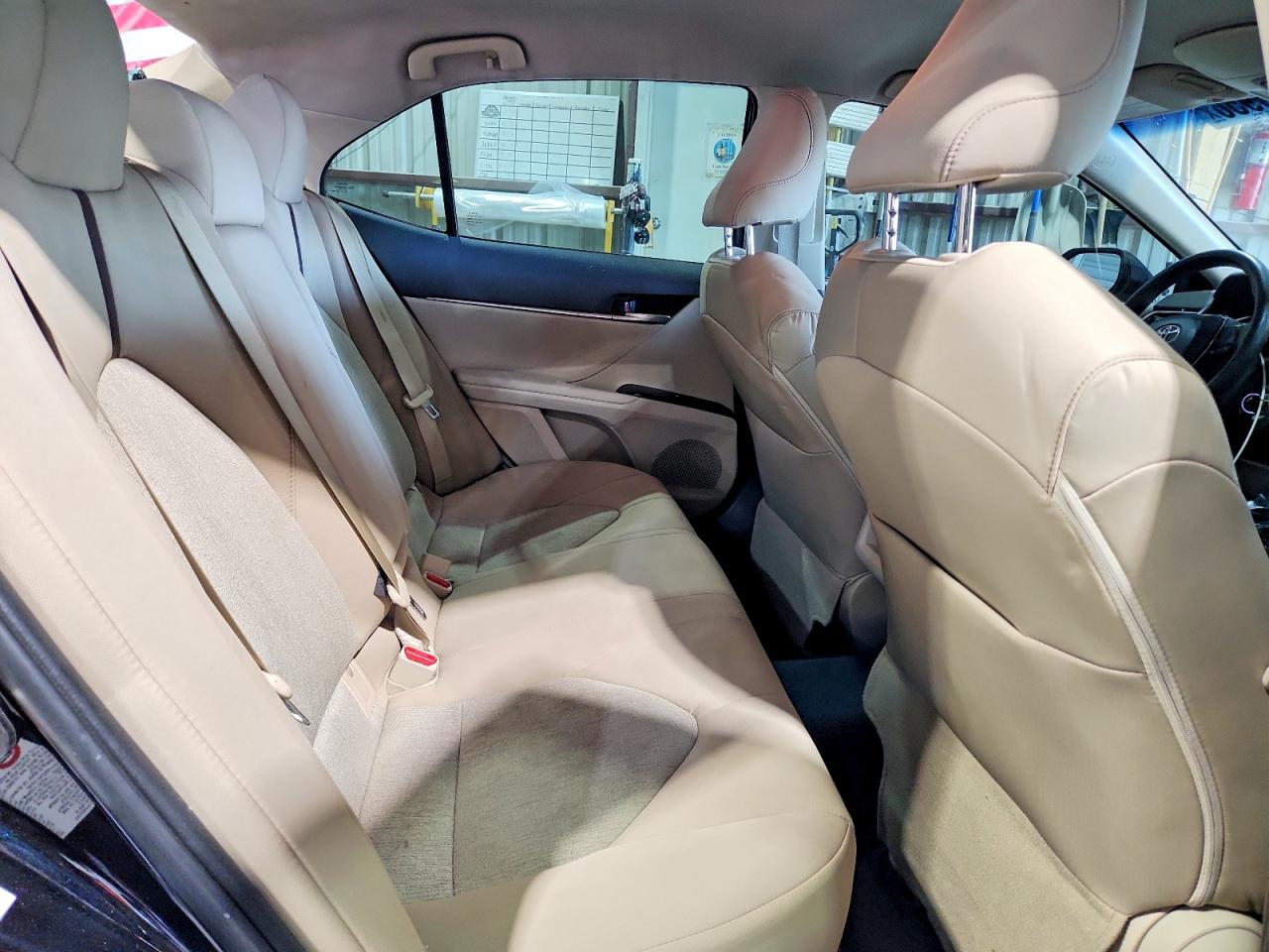 2018 TOYOTA CAMRY LE photo 10