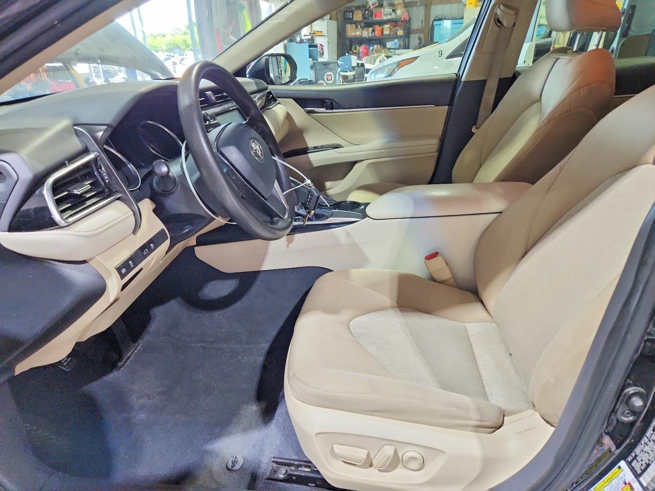 2018 TOYOTA CAMRY LE photo 7