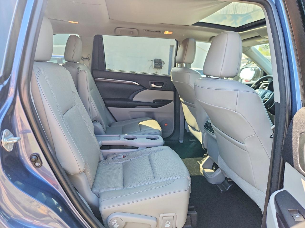 2016 TOYOTA HIGHLANDER LIMITED PLATINUM photo 31