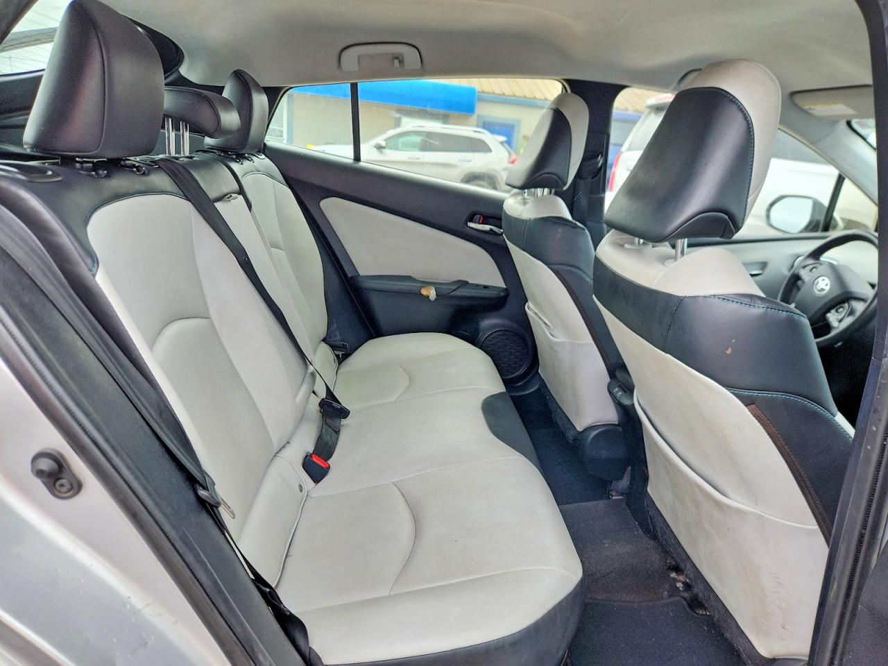 2019 TOYOTA PRIUS XLE photo 28