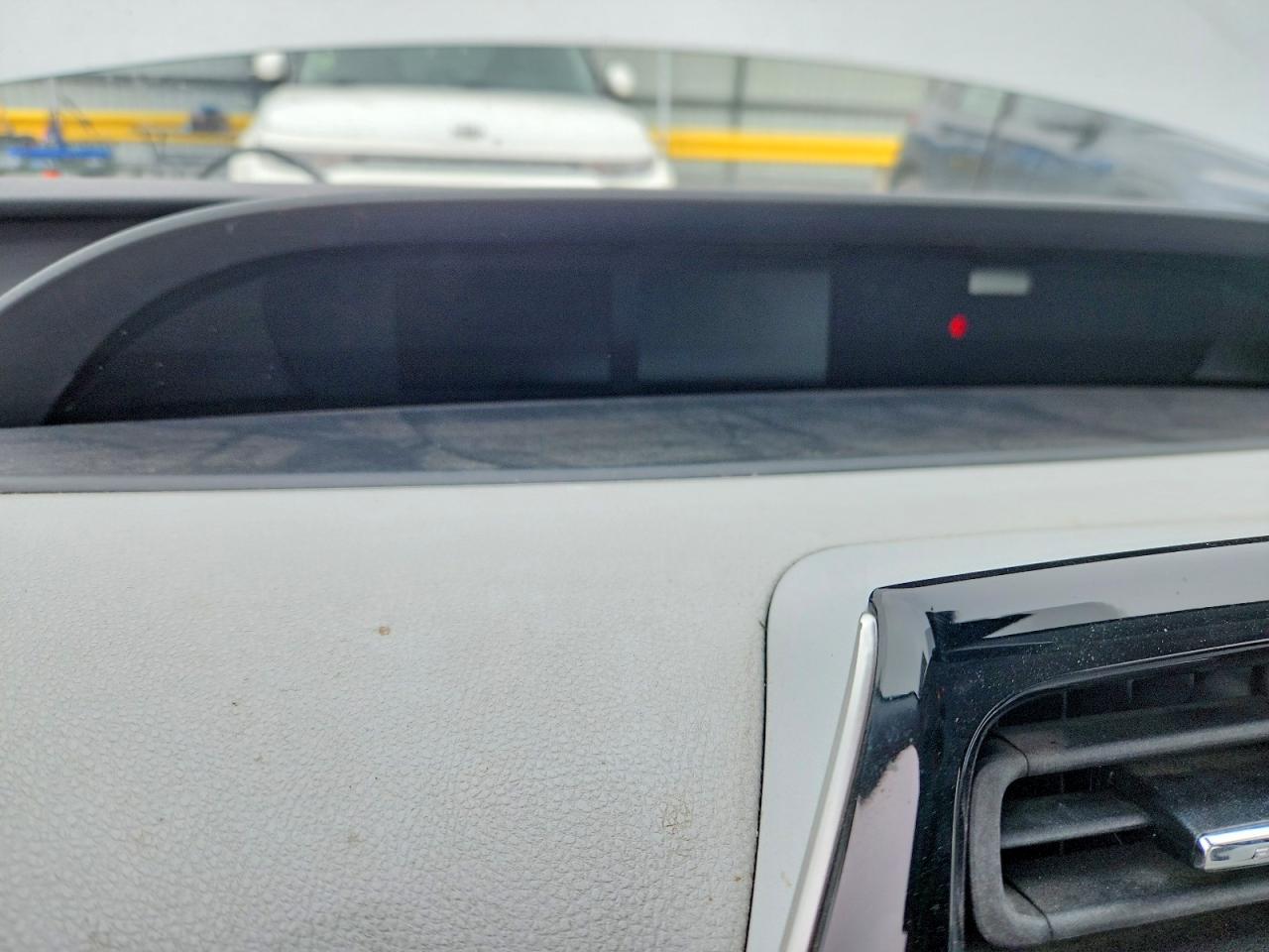 2019 TOYOTA PRIUS XLE photo 25