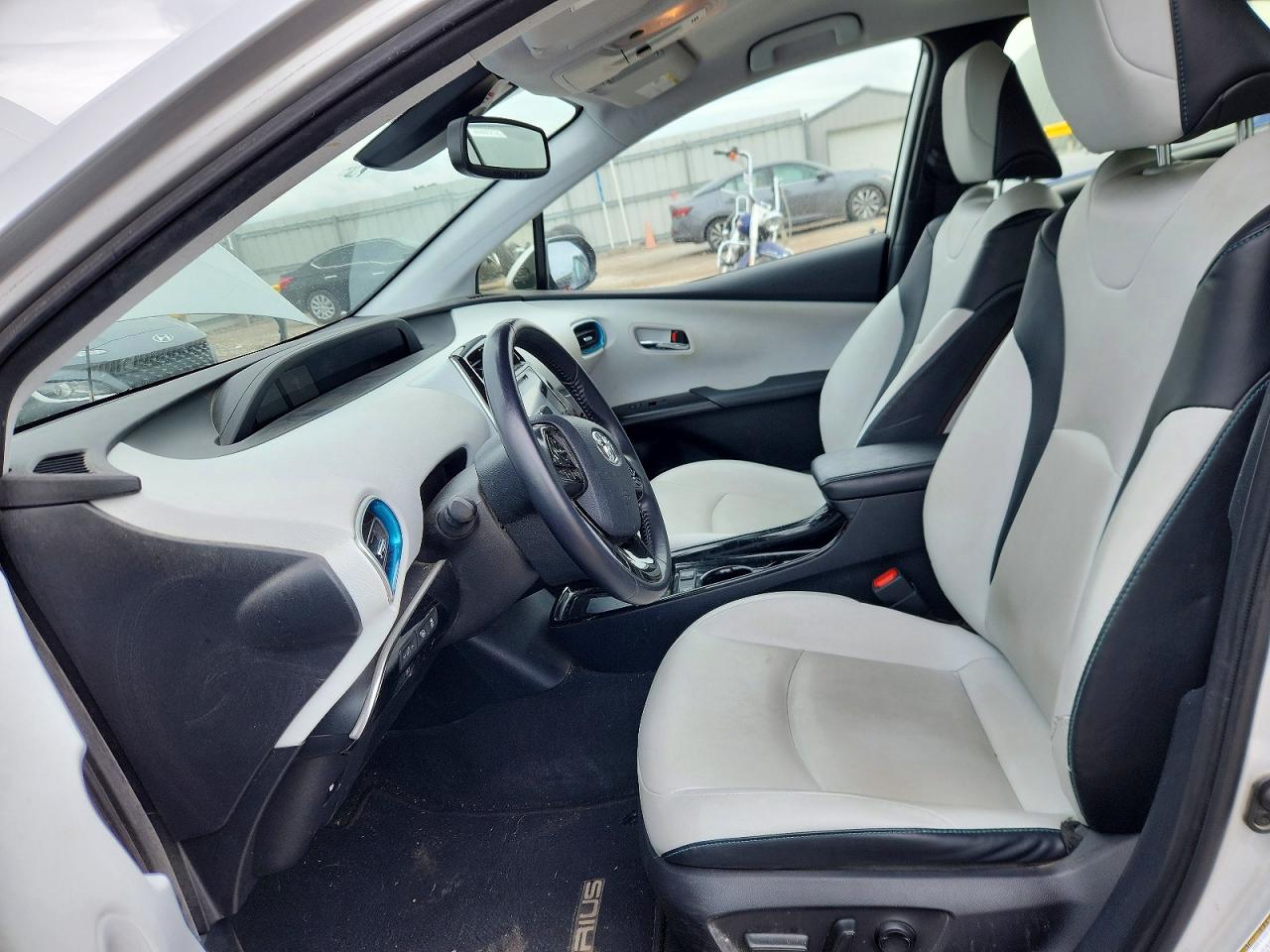 2019 TOYOTA PRIUS XLE photo 19