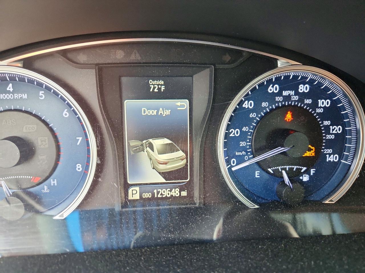 2016 TOYOTA CAMRY SE photo 17
