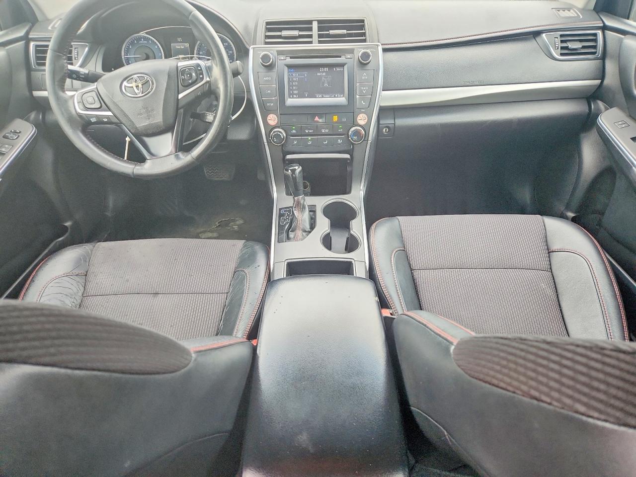 2016 TOYOTA CAMRY SE photo 15