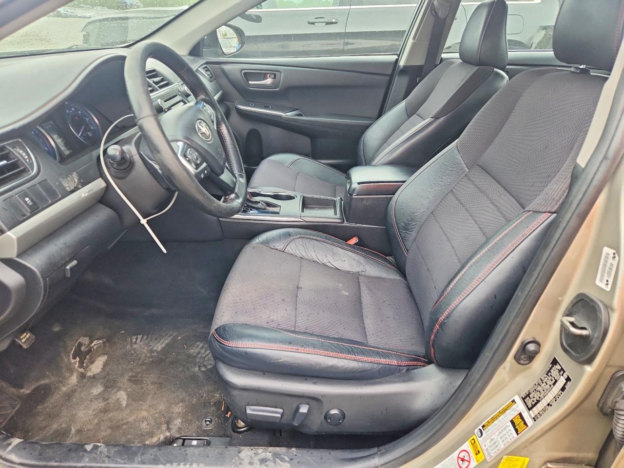 2016 TOYOTA CAMRY SE photo 13