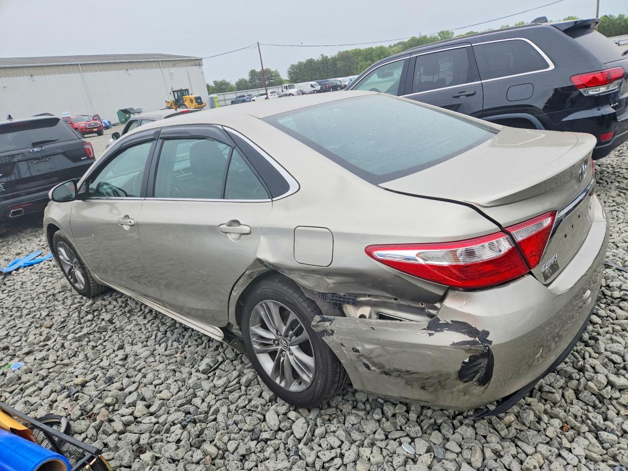 2016 TOYOTA CAMRY SE photo 3