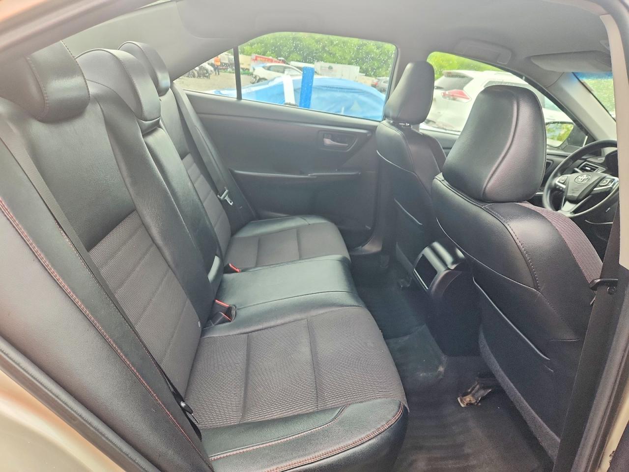 2016 TOYOTA CAMRY SE photo 19