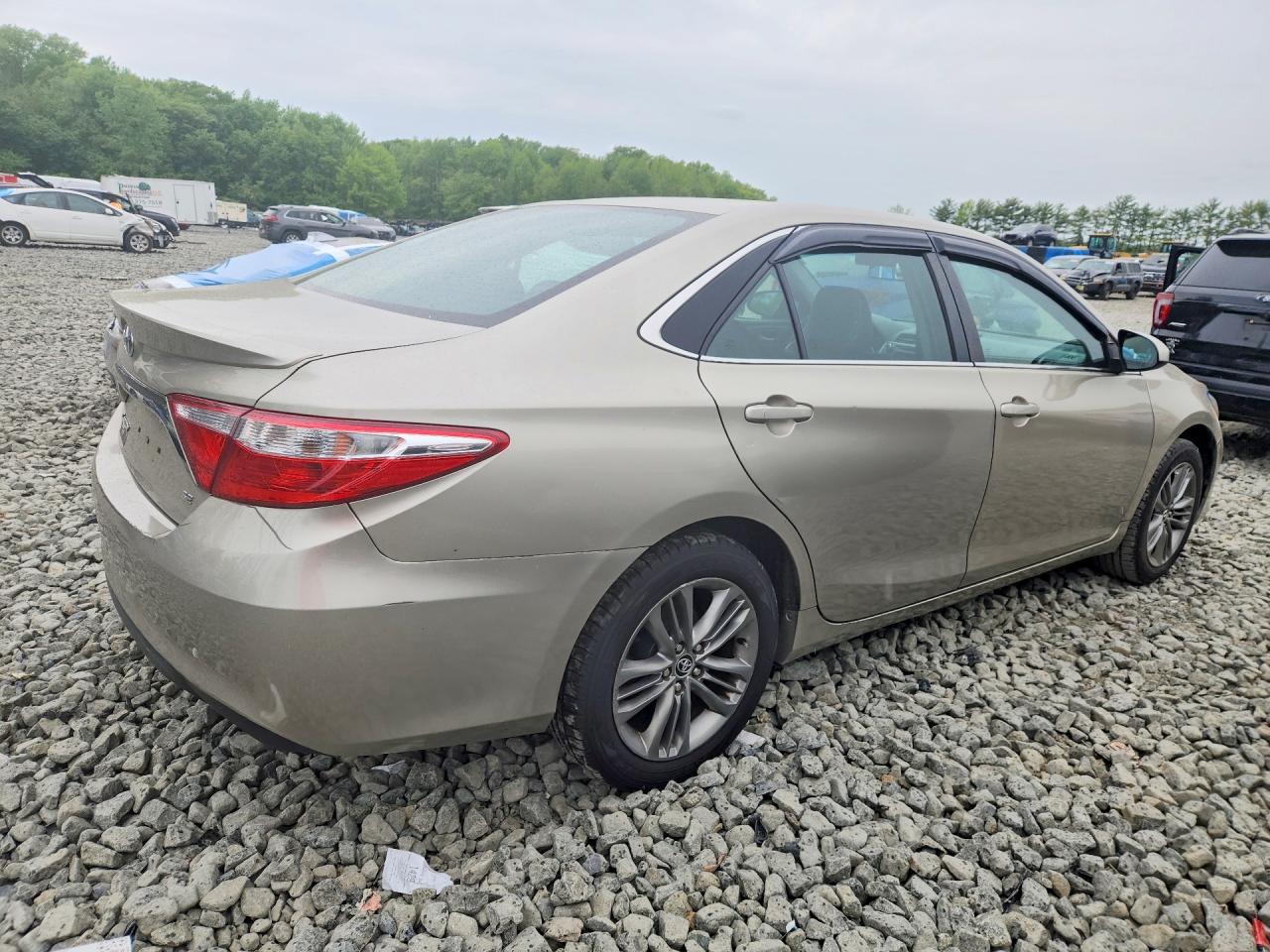 2016 TOYOTA CAMRY SE photo 5