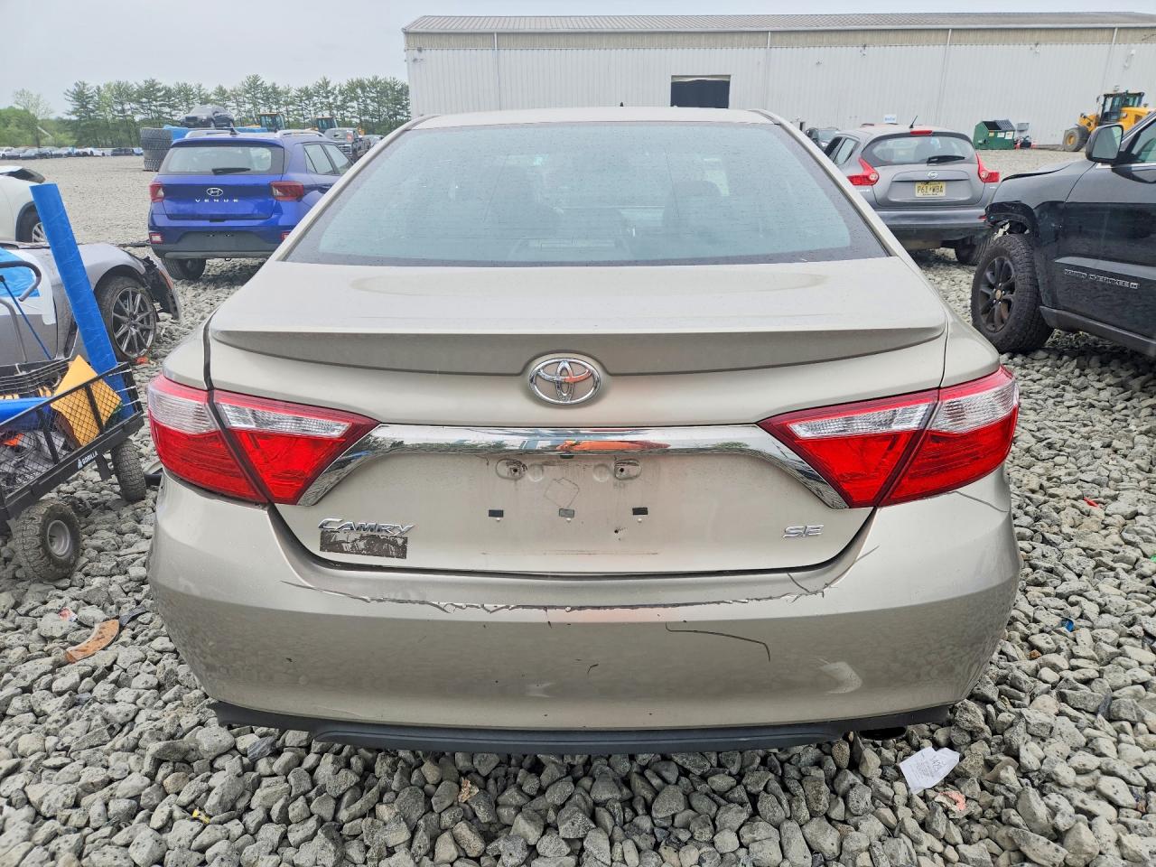 2016 TOYOTA CAMRY SE photo 11