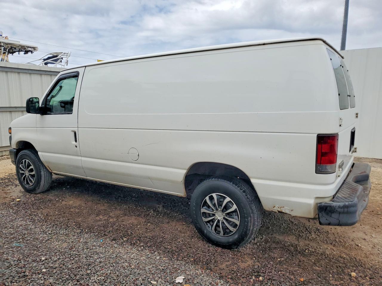 2011 FORD ECONOLINE E250 VAN photo 2