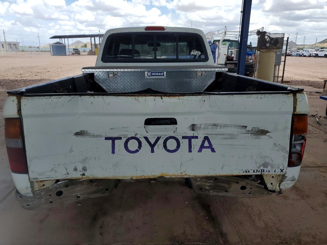 1997 TOYOTA TACOMA XTRACAB photo 11