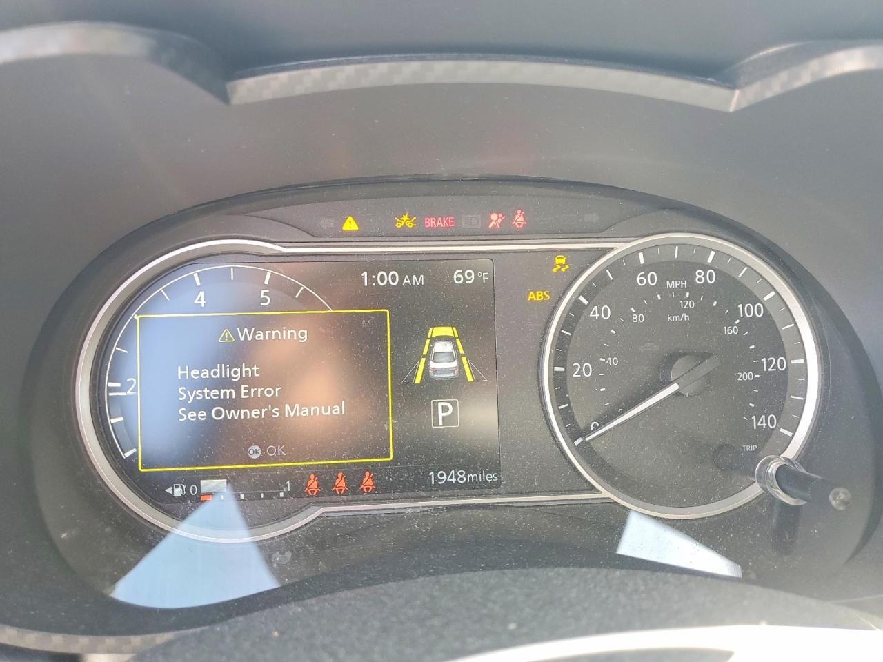 2025 NISSAN VERSA SR photo 9