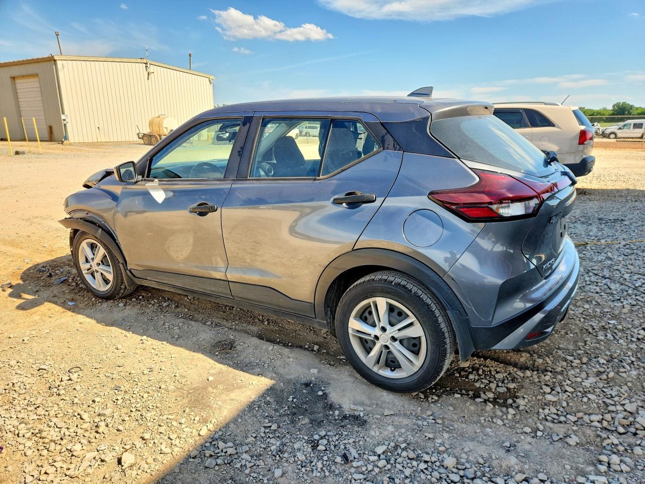 2023 NISSAN KICKS S photo 2