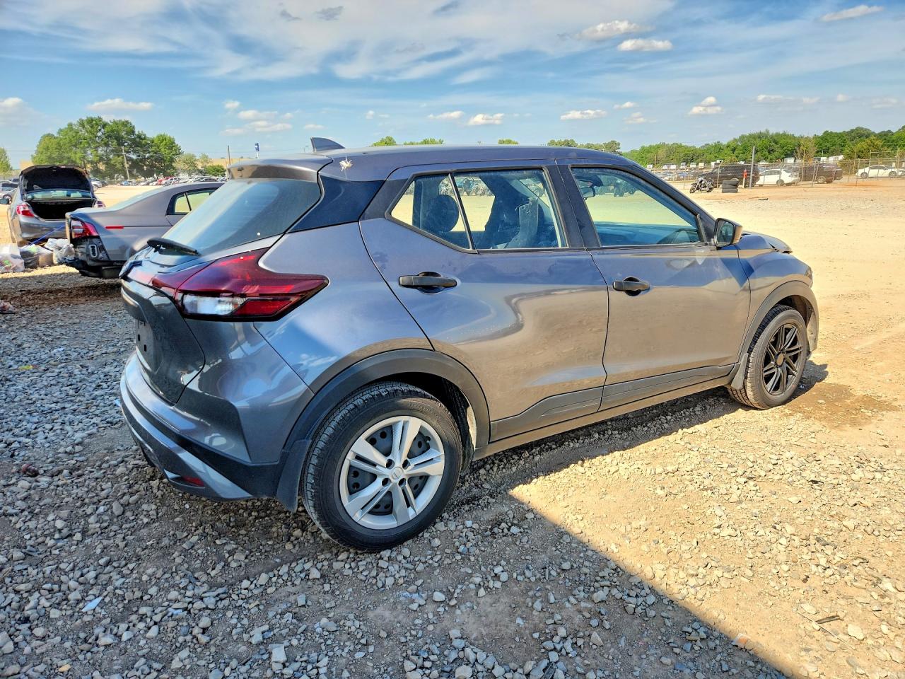 2023 NISSAN KICKS S photo 3
