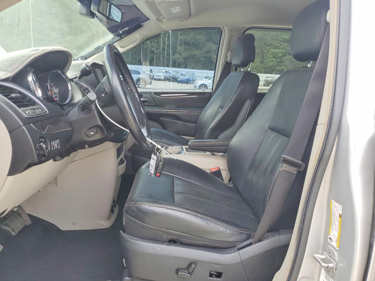 2012 CHRYSLER TOWN & COUNTRY TOURING L photo 19