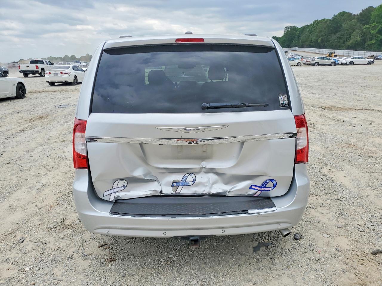 2012 CHRYSLER TOWN & COUNTRY TOURING L photo 16