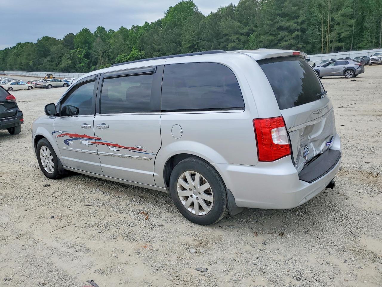 2012 CHRYSLER TOWN & COUNTRY TOURING L photo 4