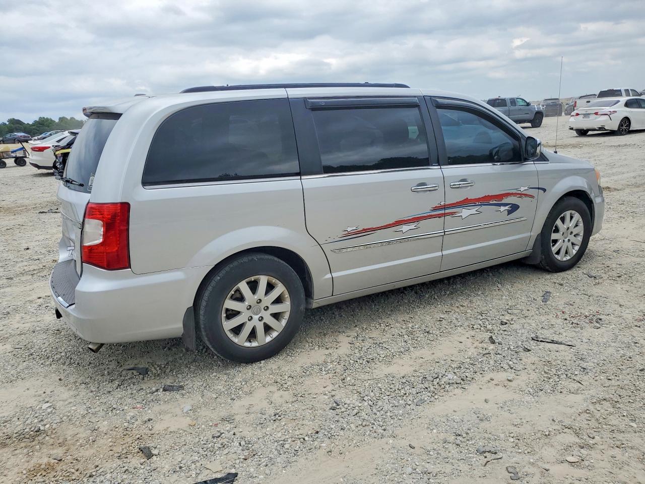 2012 CHRYSLER TOWN & COUNTRY TOURING L photo 7