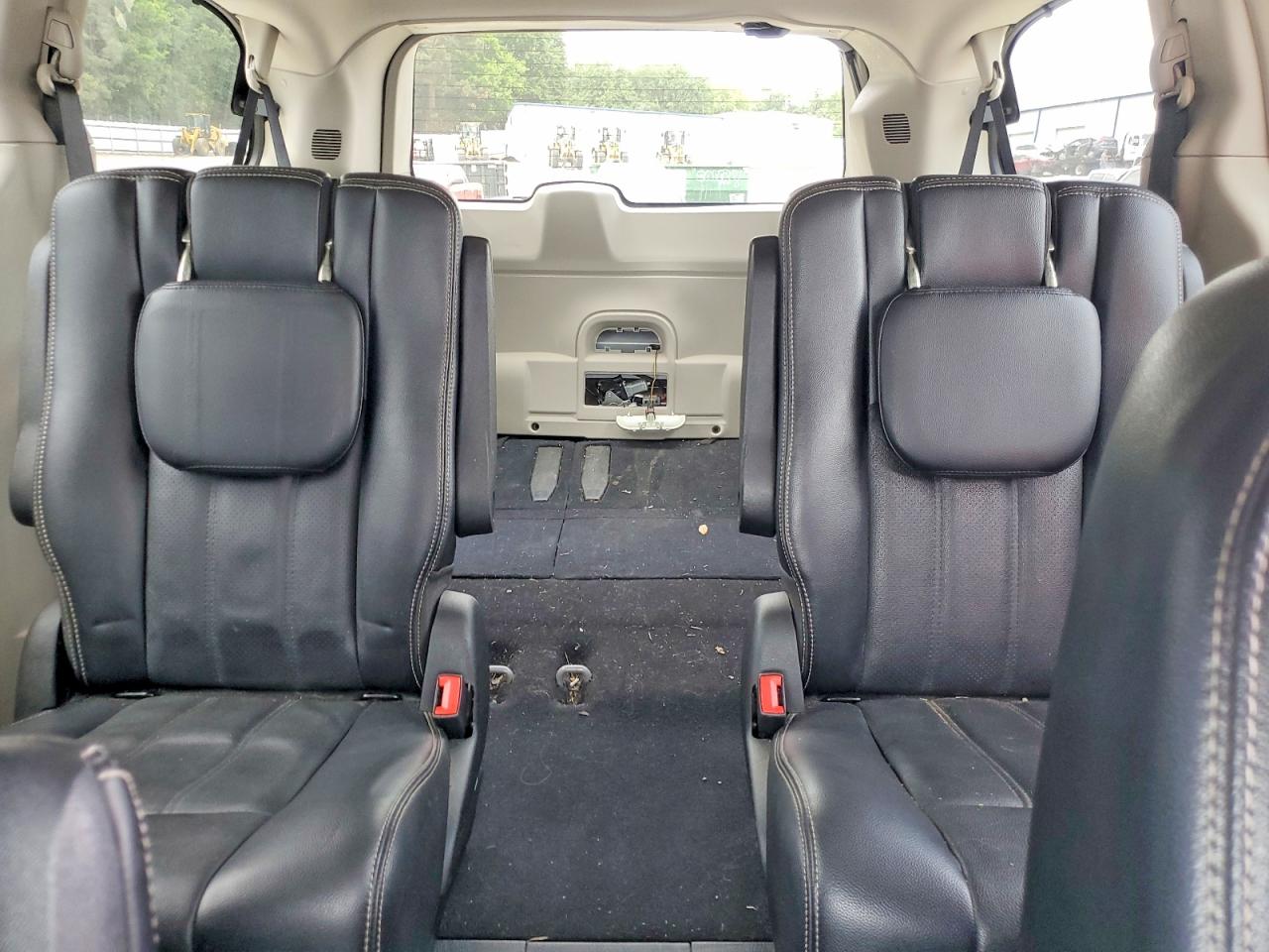 2012 CHRYSLER TOWN & COUNTRY TOURING L photo 28