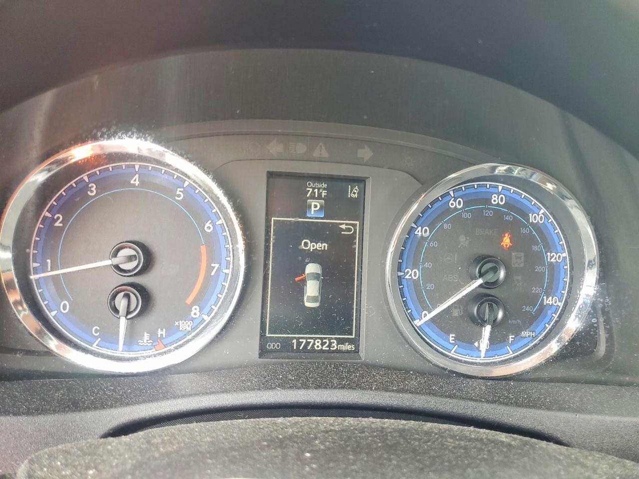 2018 TOYOTA COROLLA SE photo 17