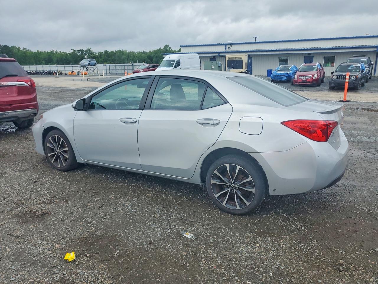 2018 TOYOTA COROLLA SE photo 3