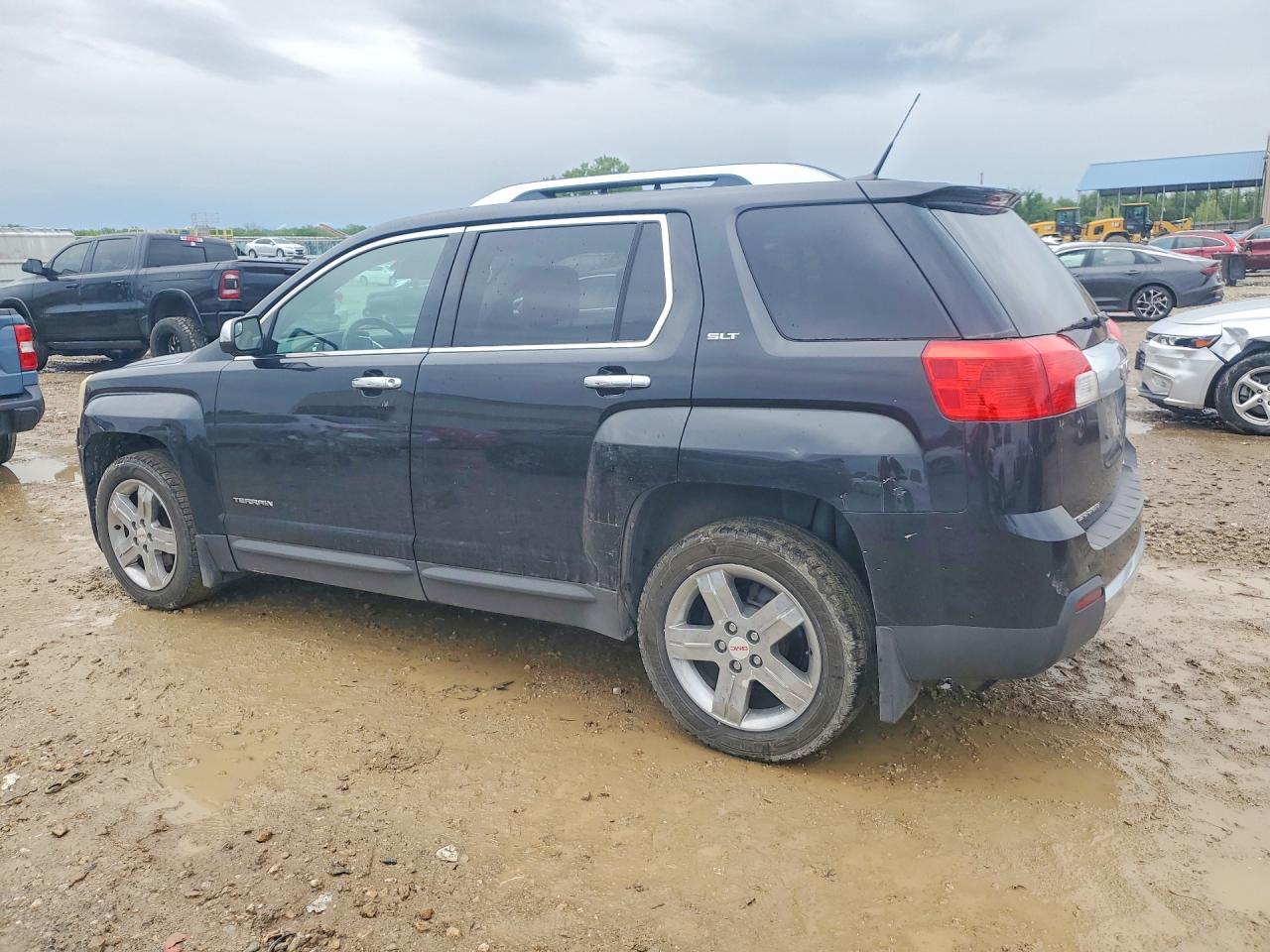 2012 GMC TERRAIN SLT photo 2