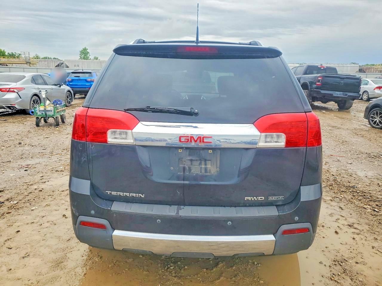 2012 GMC TERRAIN SLT photo 6