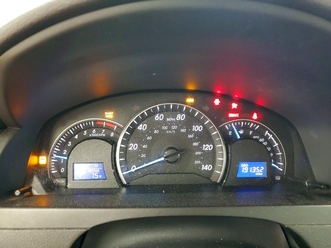 2012 TOYOTA CAMRY LE photo 25