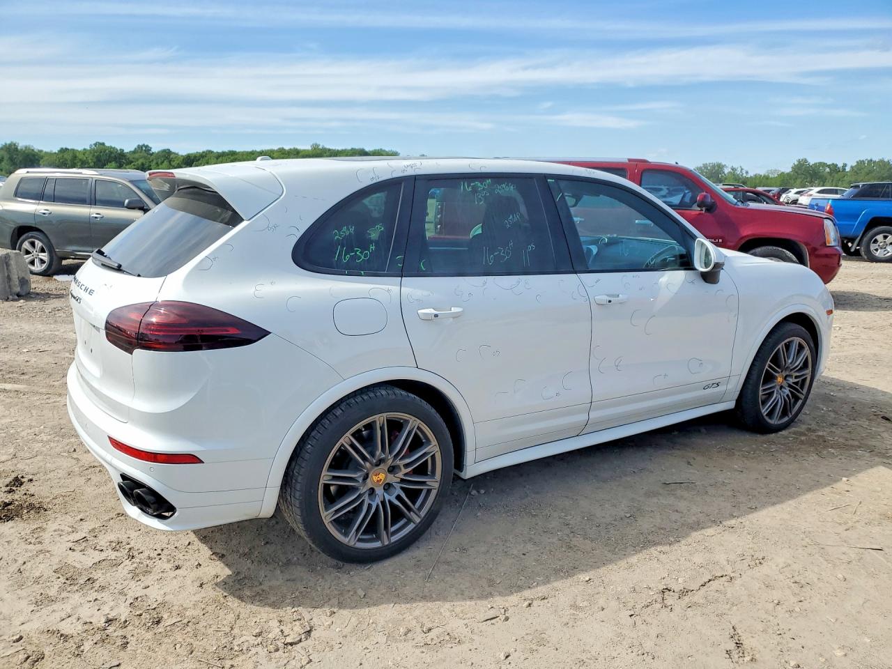 2017 PORSCHE CAYENNE GTS photo 5