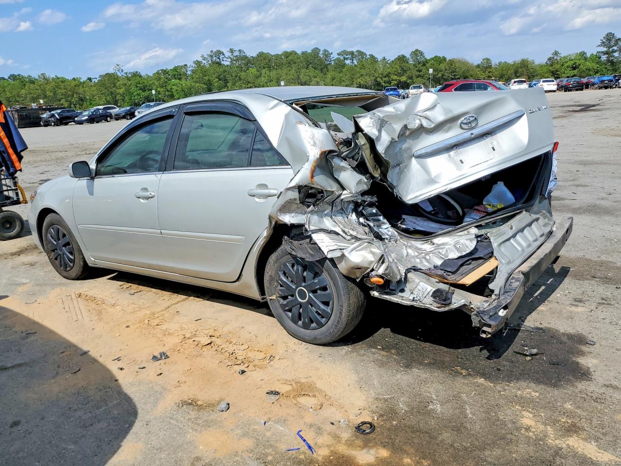 2003 TOYOTA CAMRY LE photo 2