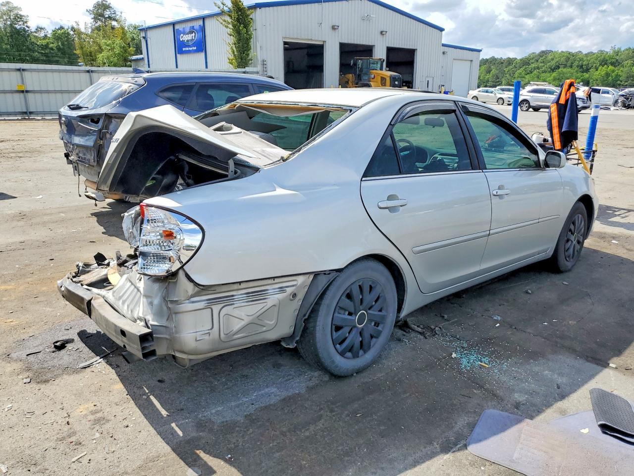2003 TOYOTA CAMRY LE photo 3