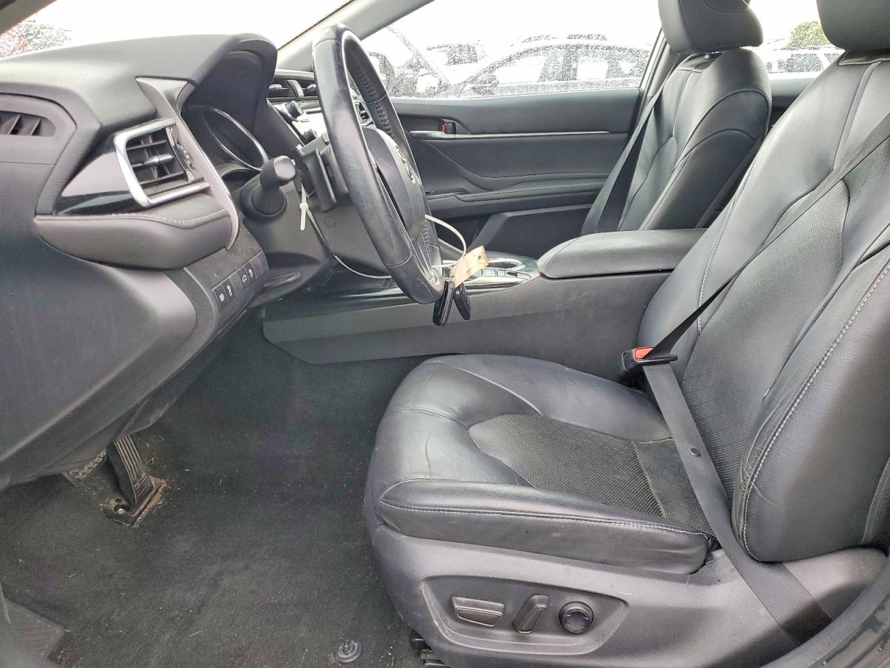 2018 TOYOTA CAMRY XSE photo 19