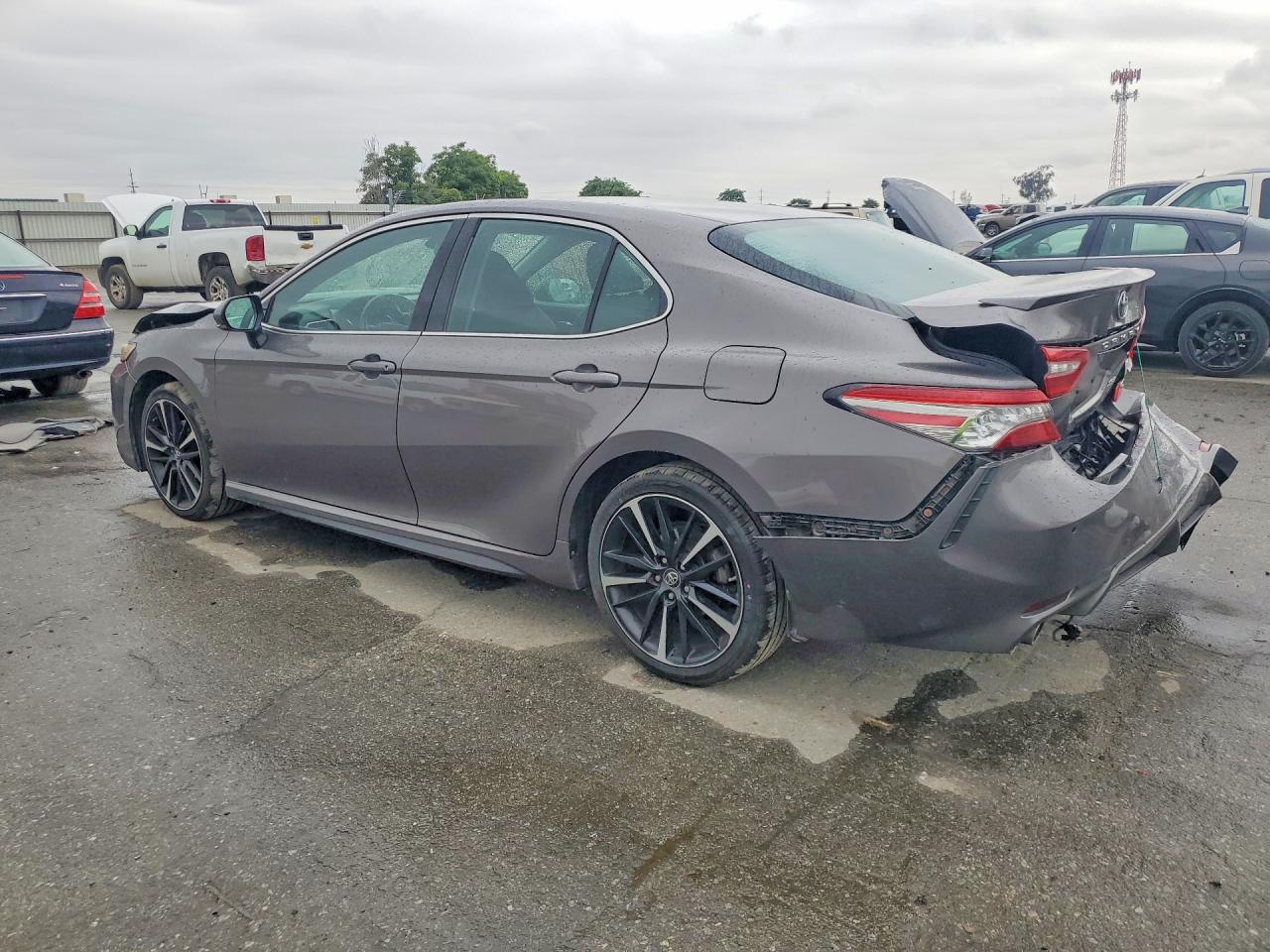2018 TOYOTA CAMRY XSE photo 4