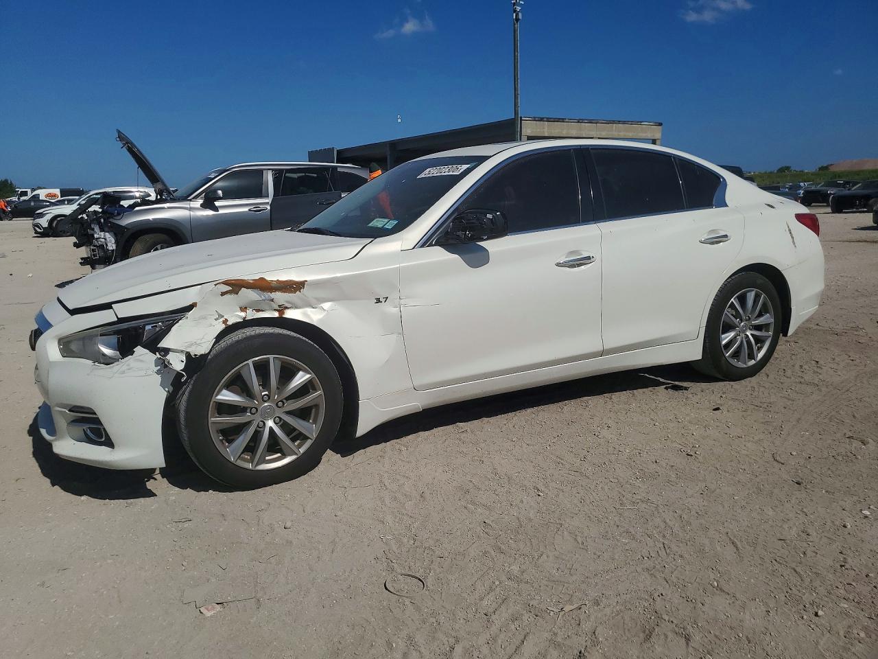 2015 INFINITI Q50