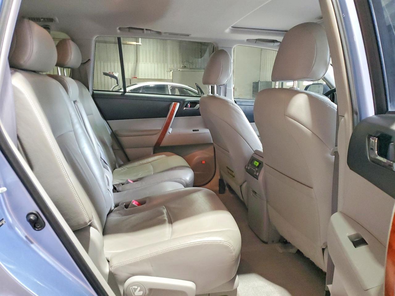 2010 TOYOTA HIGHLANDER LIMITED photo 31
