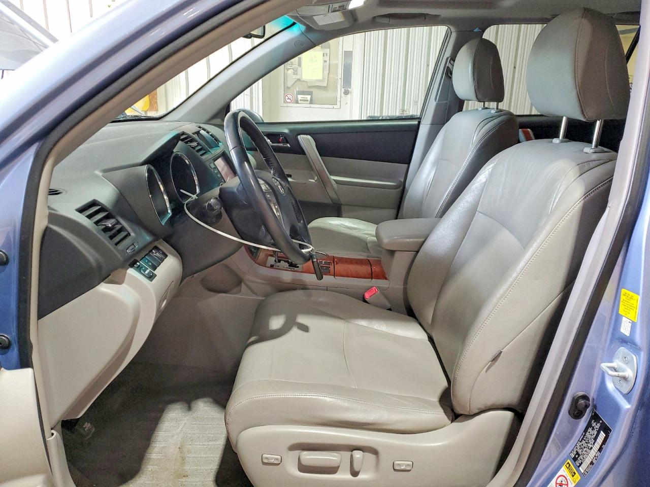 2010 TOYOTA HIGHLANDER LIMITED photo 19