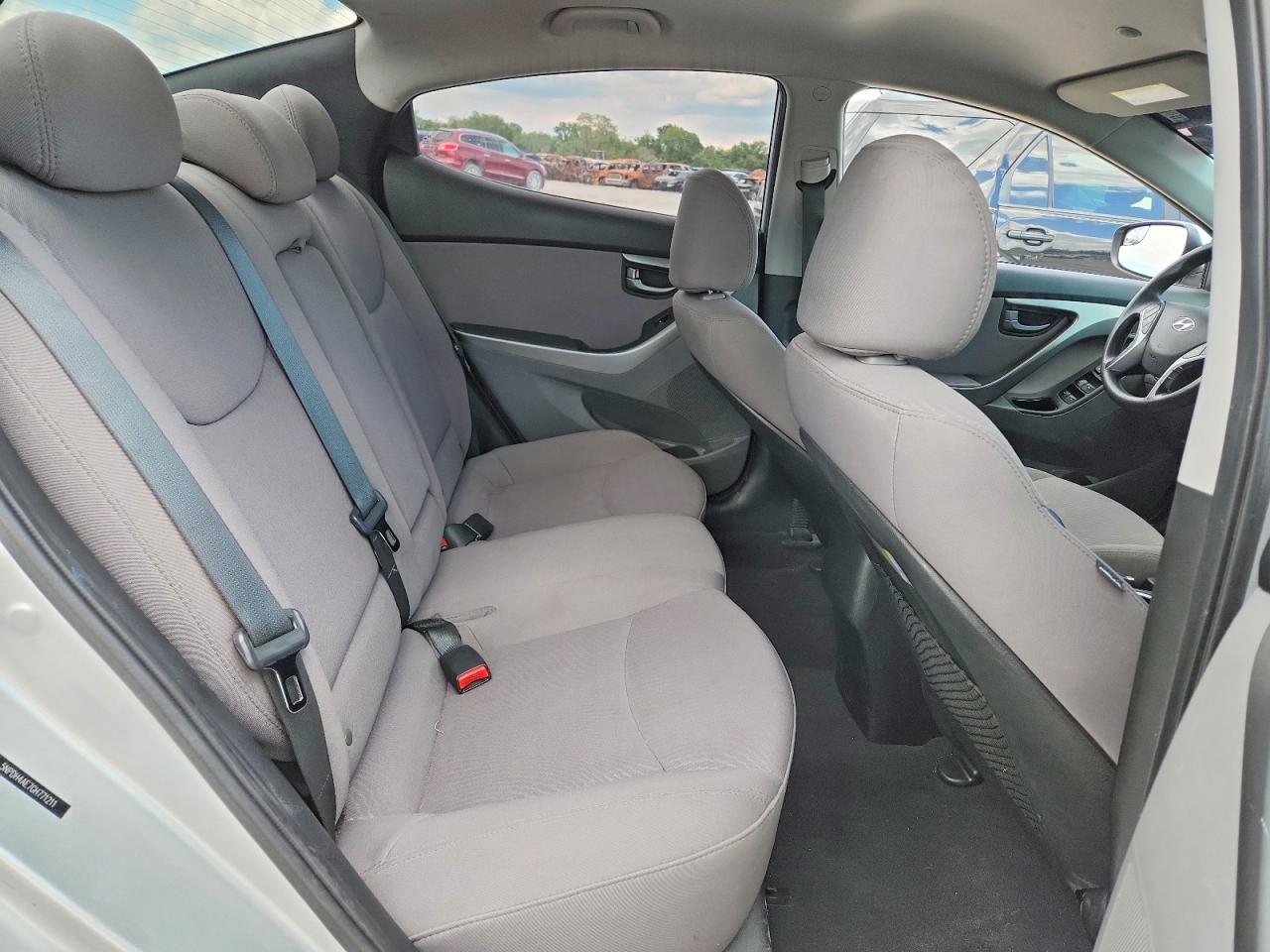 2016 HYUNDAI ELANTRA SE photo 28
