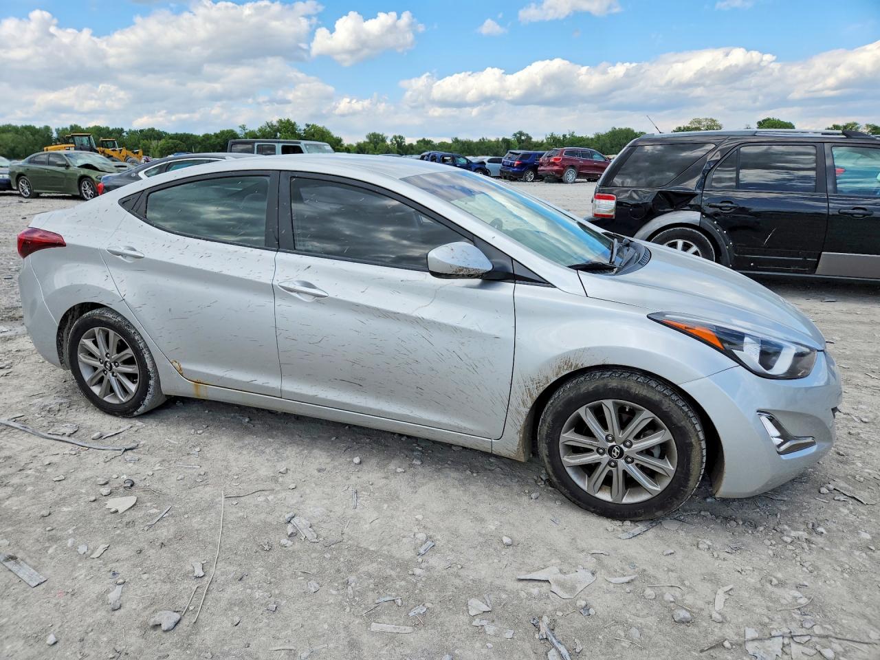 2016 HYUNDAI ELANTRA SE photo 10