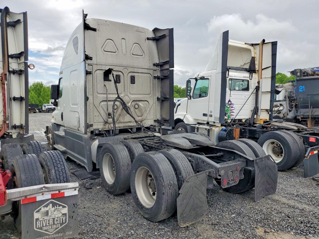 2016 FREIGHTLINER CASCADIA 125 SEMI TRUCK photo 5