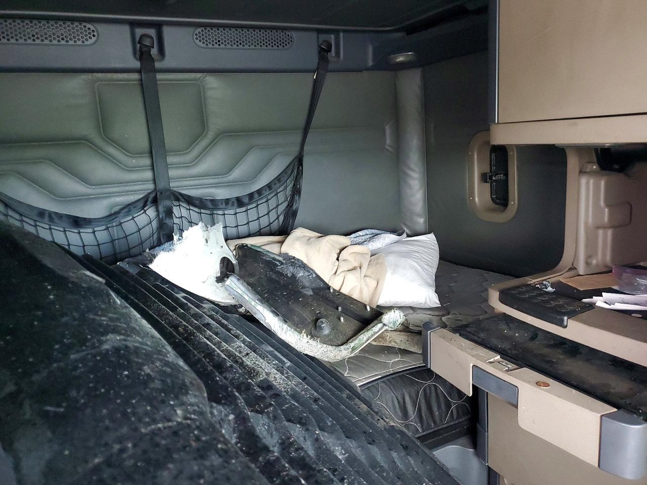 2016 FREIGHTLINER CASCADIA 125 SEMI TRUCK photo 11