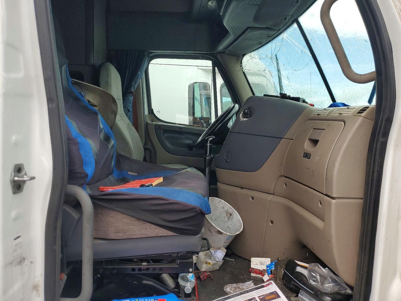 2016 FREIGHTLINER CASCADIA 125 SEMI TRUCK photo 9