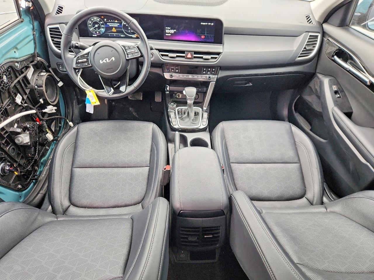2025 KIA SELTOS EX photo 8