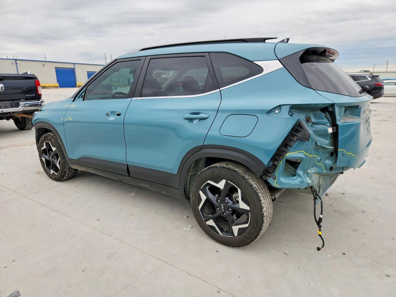 2025 KIA SELTOS EX photo 2