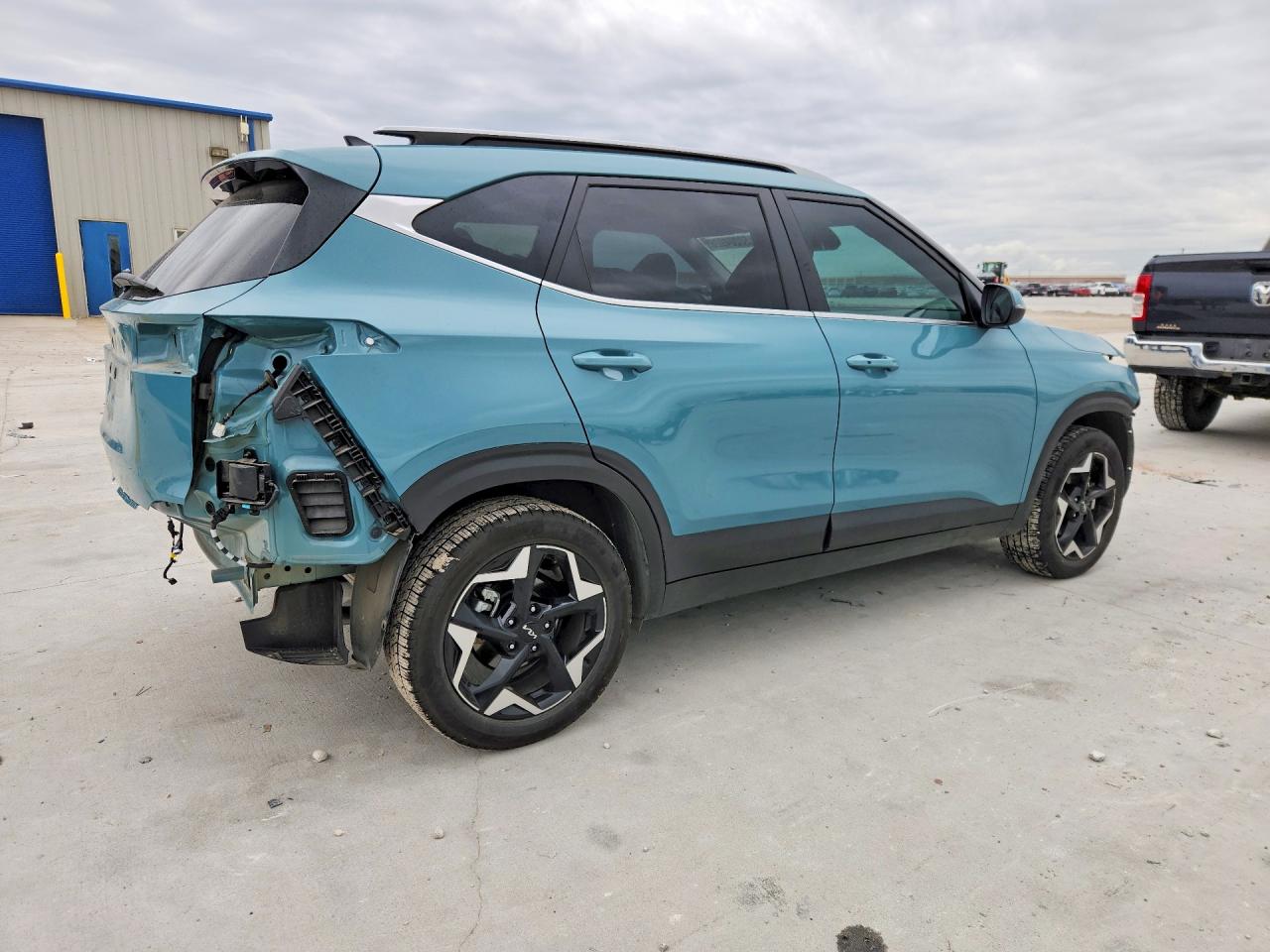 2025 KIA SELTOS EX photo 3