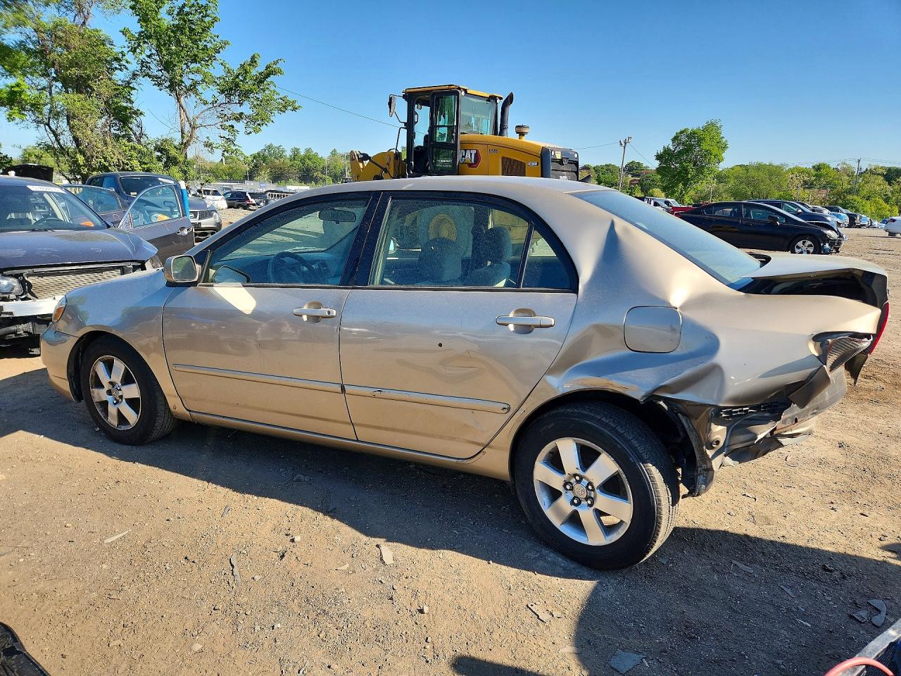 2005 TOYOTA COROLLA LE photo 2