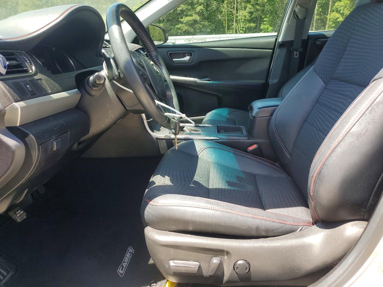 2015 TOYOTA CAMRY SE photo 19