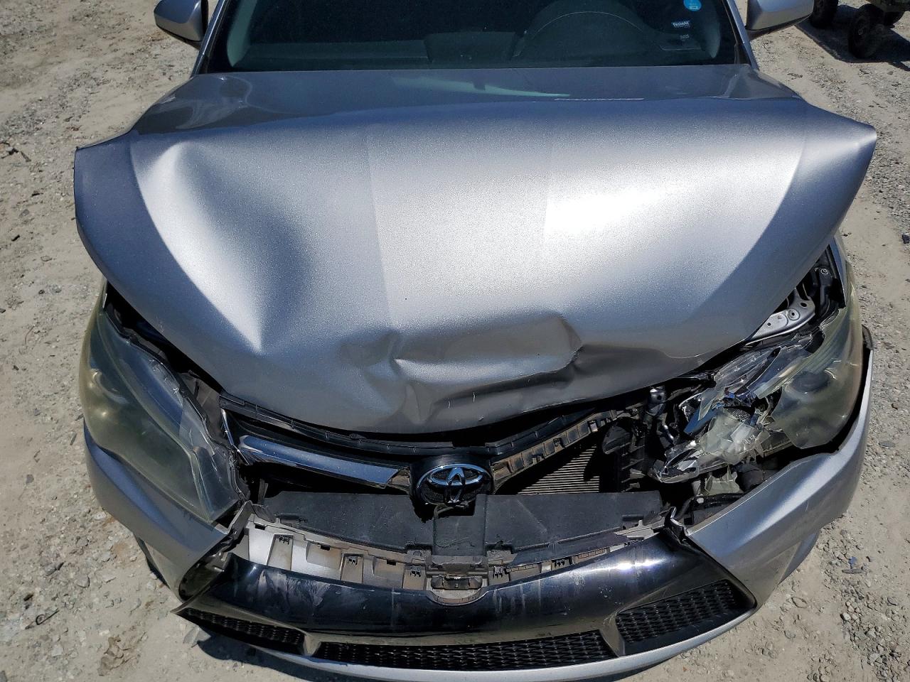 2015 TOYOTA CAMRY SE photo 31