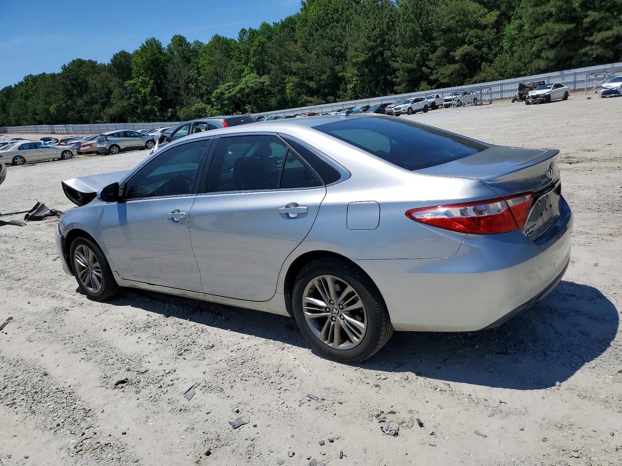 2015 TOYOTA CAMRY SE photo 4