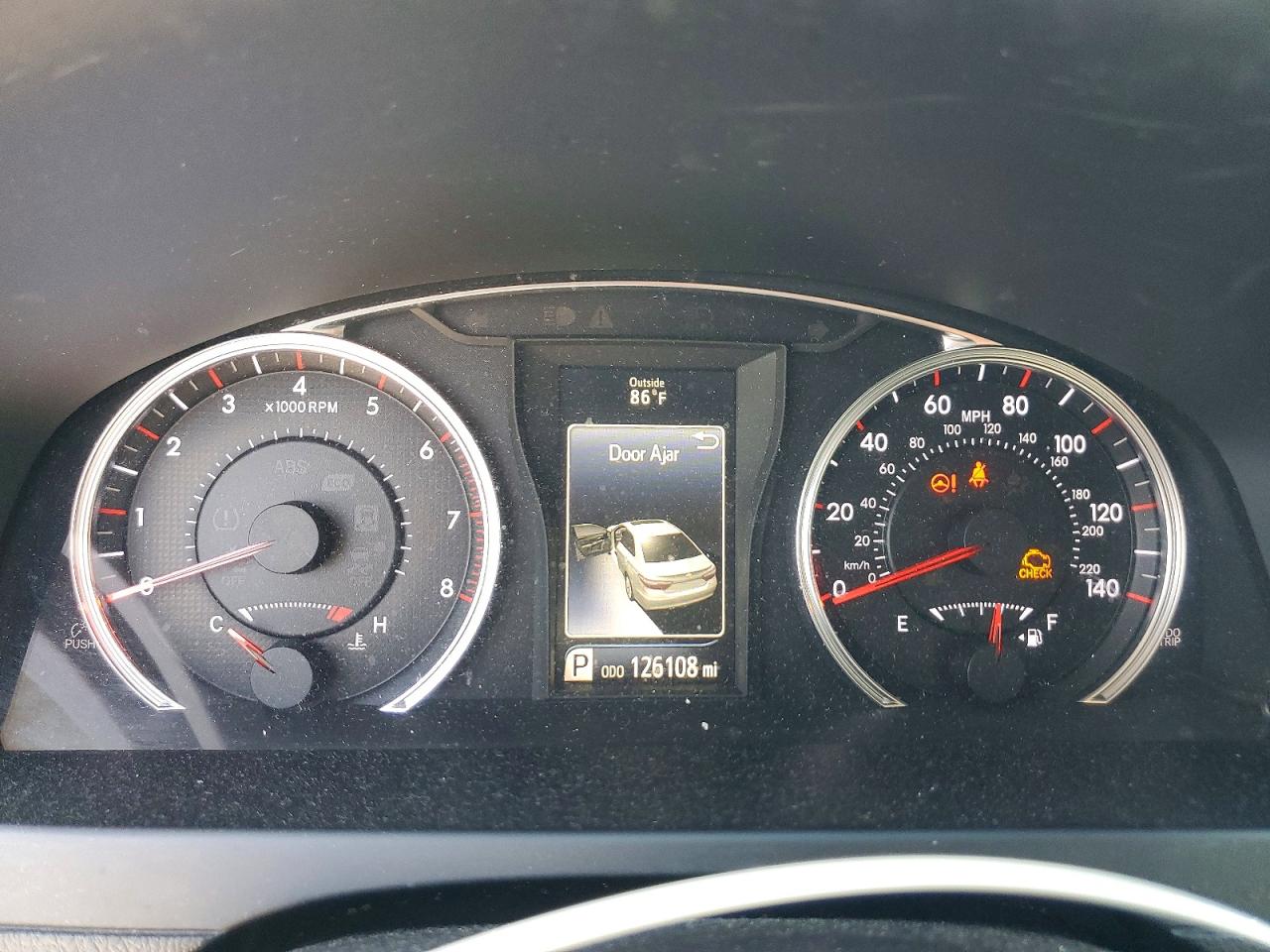 2015 TOYOTA CAMRY SE photo 25