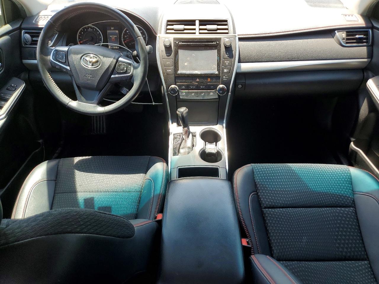 2015 TOYOTA CAMRY SE photo 22